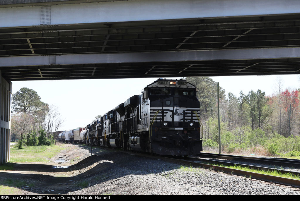 NS 8087 will lead train 349